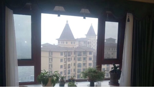 金堂木為尚陽(yáng)城用戶提供鋁包木門窗