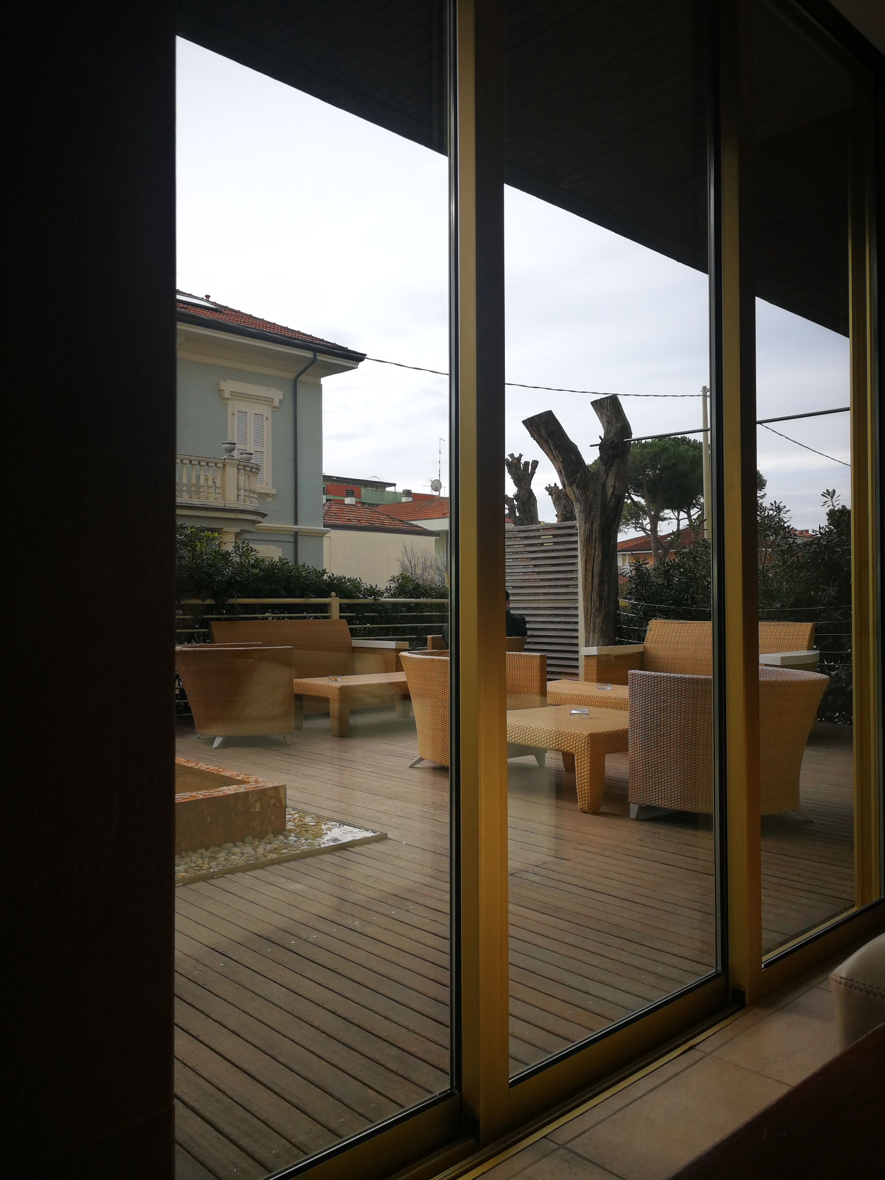 鋁木陽臺(tái)移門奢華享受只為你