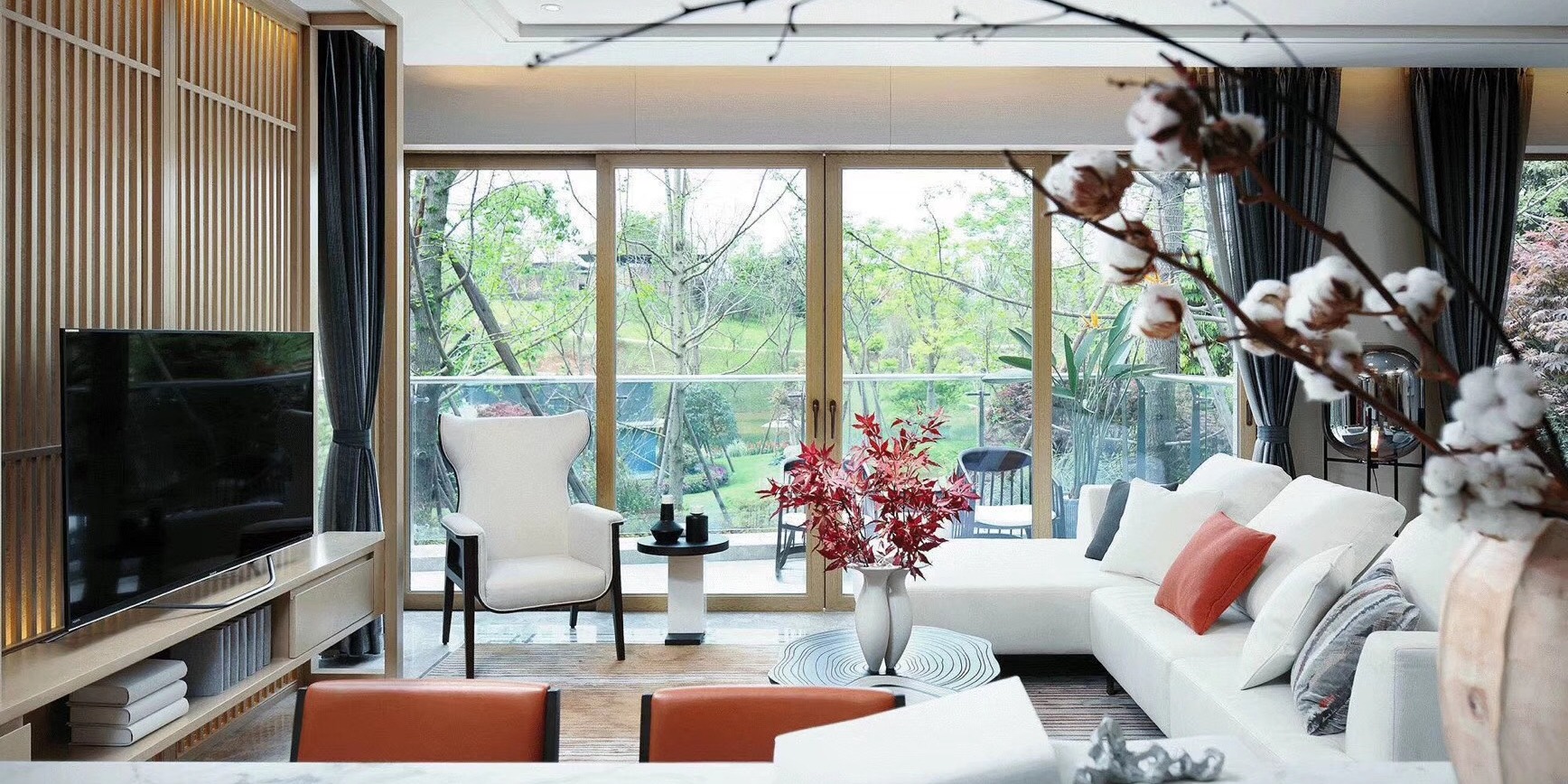 鋁包木門(mén)窗在選擇時(shí)應(yīng)該注意什么？