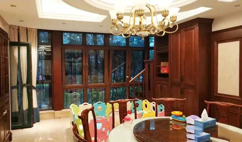 鋁包木門(mén)窗實(shí)拍